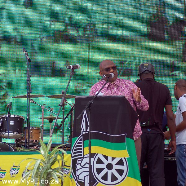 3. Putco Mafani at the Port Elizabeth memorial service for Nelson Mandela on 13 December 2013