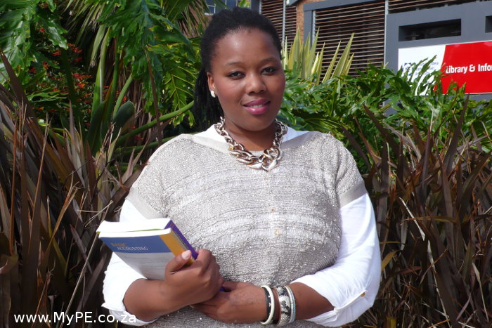 Nelson Mandela Metropolitan University (NMMU) Human Resource Management student Banele Ndarala - the latest recipient of a R15 000 Businesswomen's Association bursary - aims to make it big in the business world.