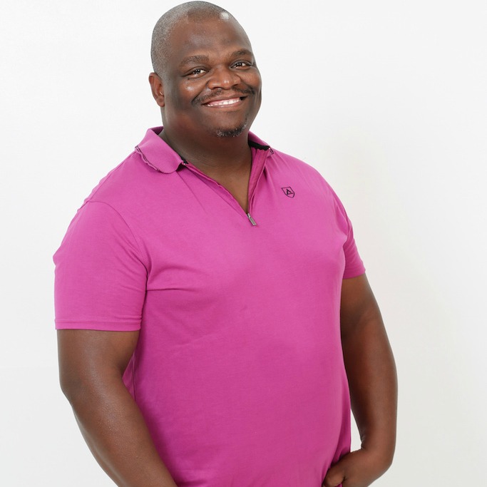 Jeff Moloi presents the weekday 19h00-22h00 show on Algoa FM.