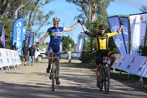 Pic-3-Hill-left-and-Louw-Full-Stop