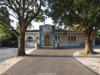 welcoming entrance to "s peace of art"