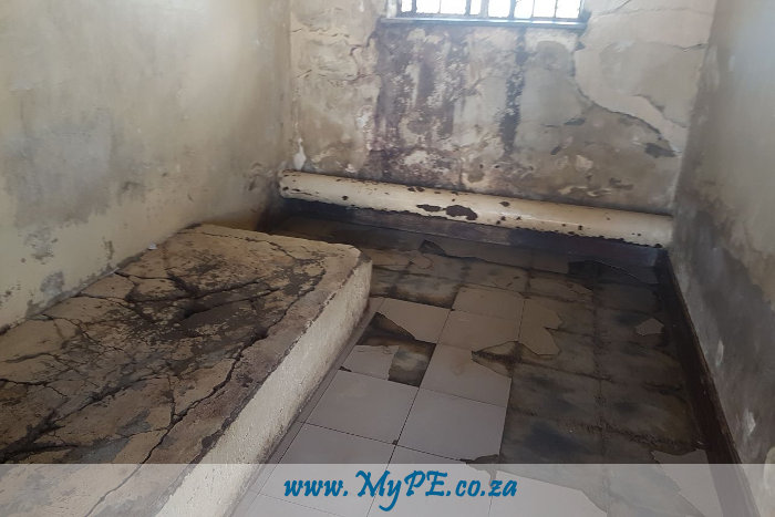 Solitary confinement cell